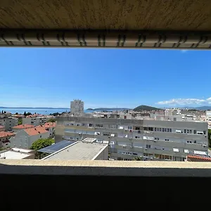 Sunny Corner Split